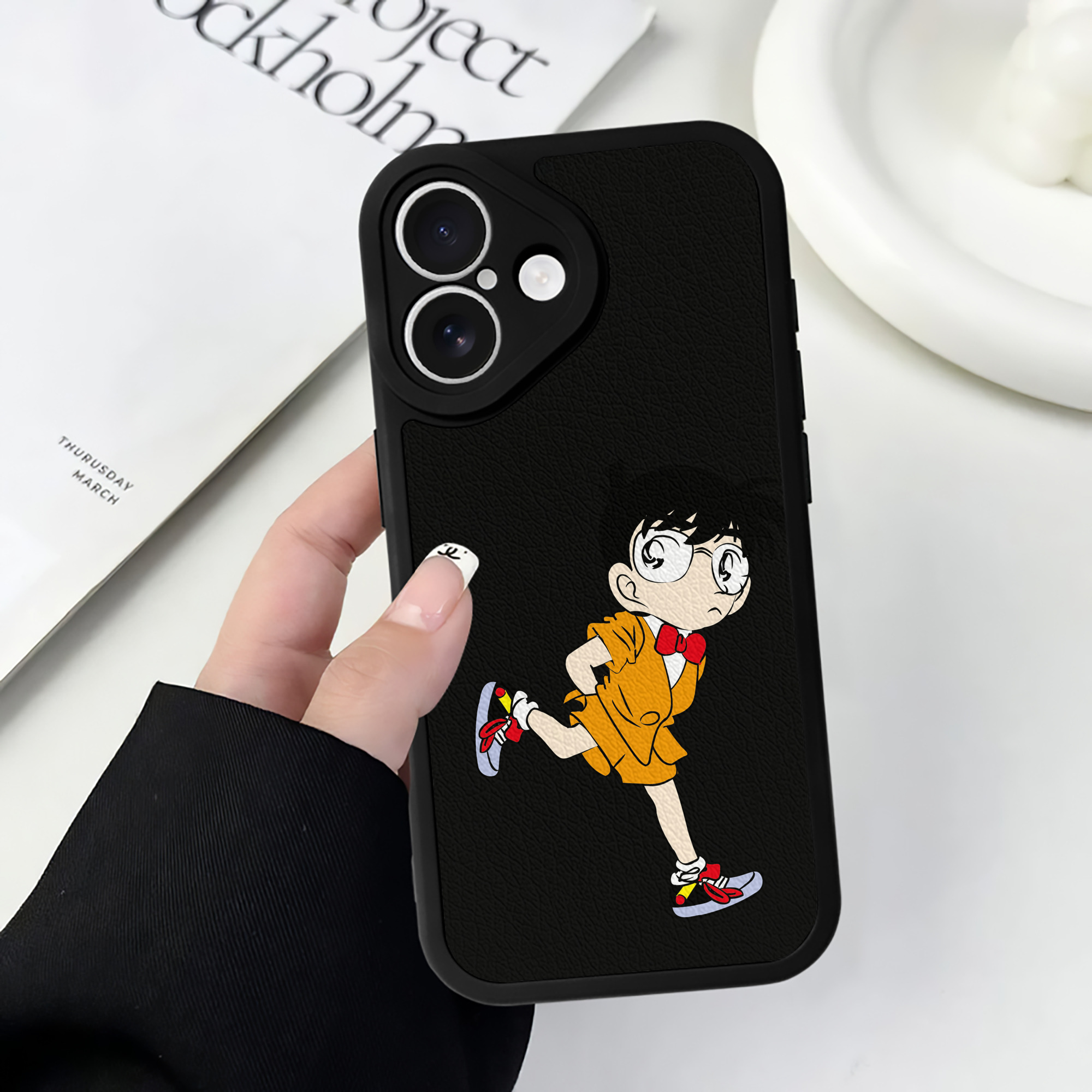 （画像用） 名探偵コナン 江戸川 コナン Detective Conan Conan Edogawa 【iPhone 16シリーズ対応】シリコンスマホケース（レザー調） 材質：シリコン